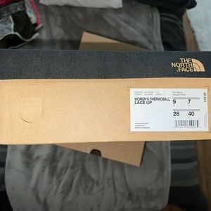 Ugg boots size 8, never worn